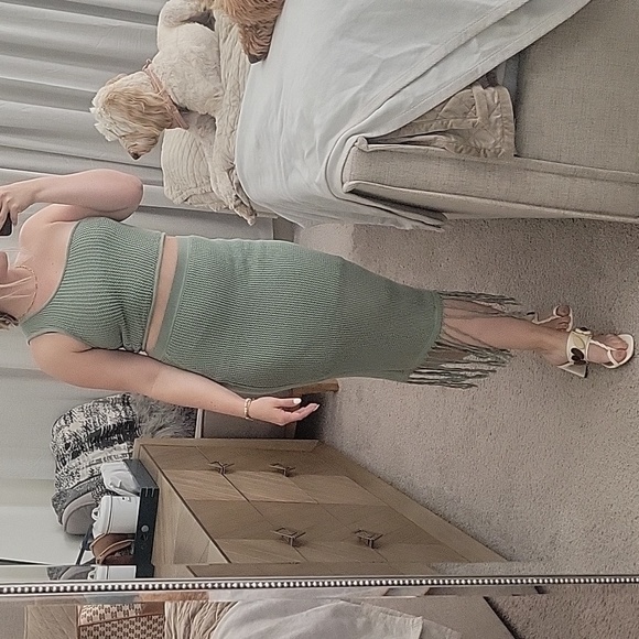 VETTA Green Knit Midi Skirt and Halter Top Set - Picture 3 of 8